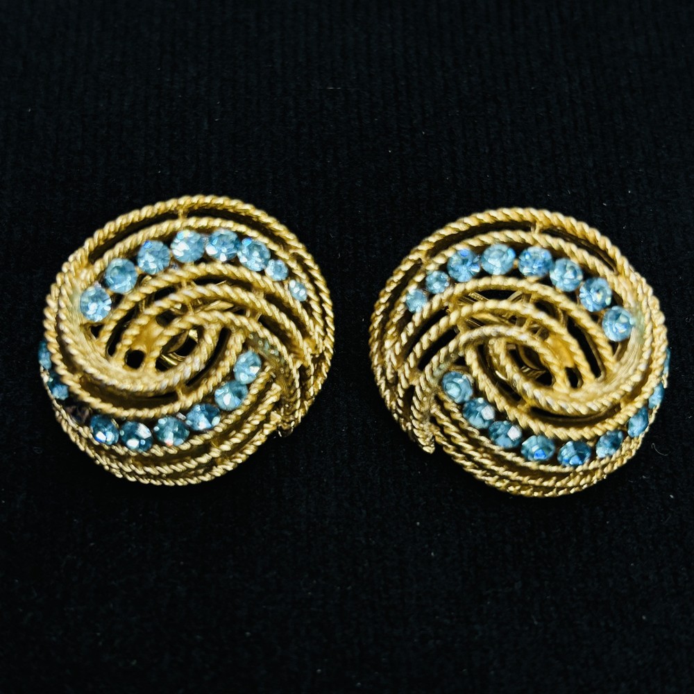 VTG‼ TRIFARI Gold Tone Blue Crystals Rhinestones Clip On Earrings Round Swirl