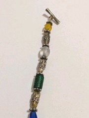 Vintage Multi Tone Bracelet With Multicolor Glass Beads. Toggle Closure 6 3/4″