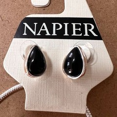 NAPIER Necklace and earrings set Women’s Vintage 18 in ext. 3.25 in