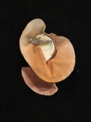 VTG Art Deco Style Lady Face Brooch In Profile With Large Tan Hat