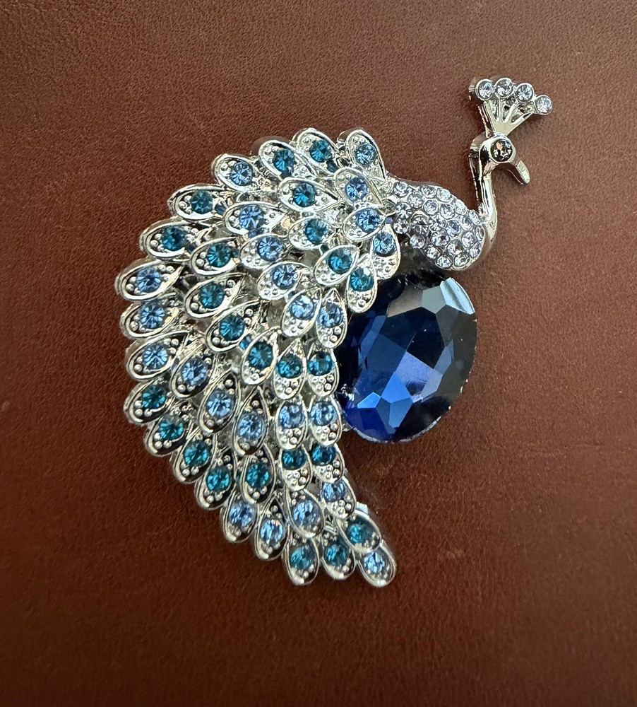 Elegant blue color Peacock Brooch Pin Rhinestone Bird Jewelry Gift – P-1002