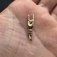 Vintage 18K YELLOW GOLD HAND GOOD LUCK CHARM PENDANT ITALY ‘50’s Rock On “750”