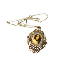 Vintage ART Arthur Pepper Cameo Portrait Pendant Necklace Gold Tone Ornate