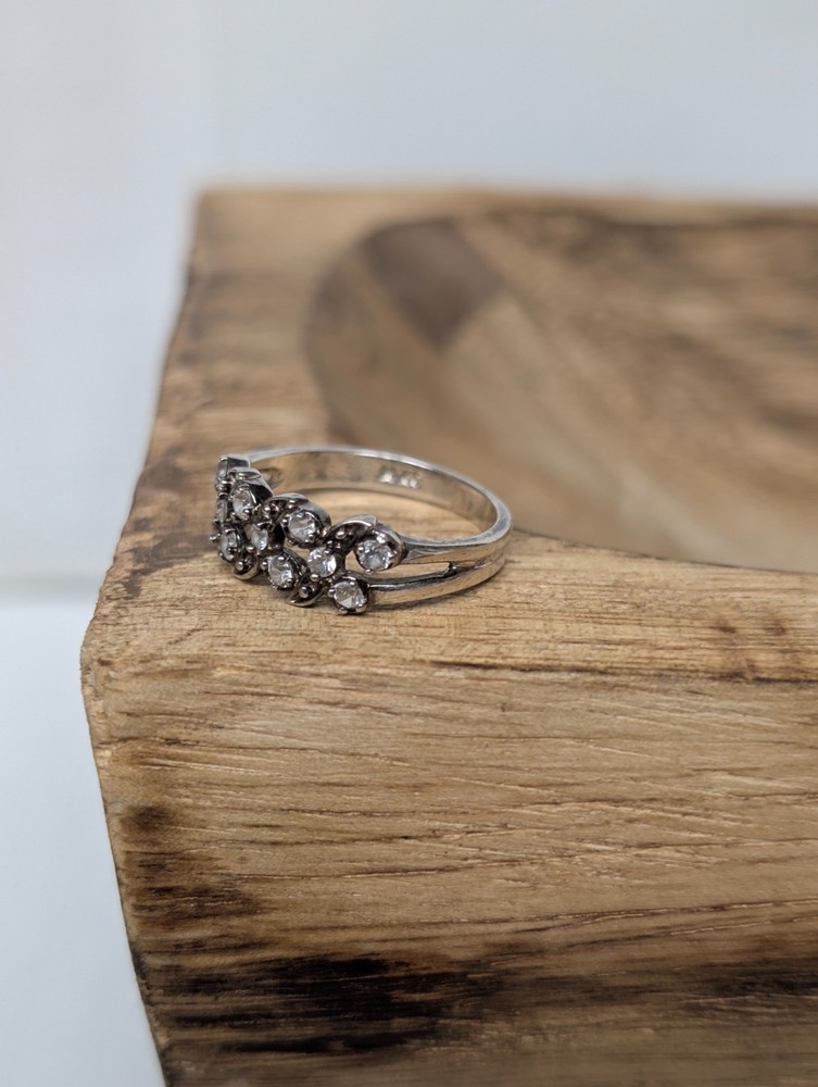 Vintage 925 Sterling Silver Clear Stone Wavy Design Ring Size 7