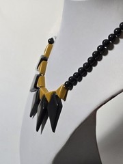 ⚡ “Electric Geometry” – 1980s Chunky Statement Necklace – Mustard Yellow &…