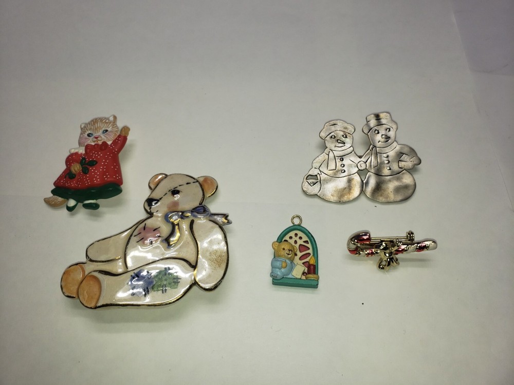 Estate Find VINTAGE Jewelry Lot UNSEARCHED, UNTESTED , THRIFT DONATIONS AS IS