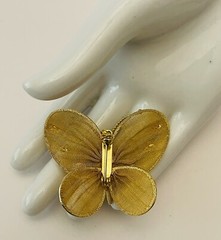 Vintage Goldtone Butterfly Flowers Mesh Figural Pendant Brooch Pin