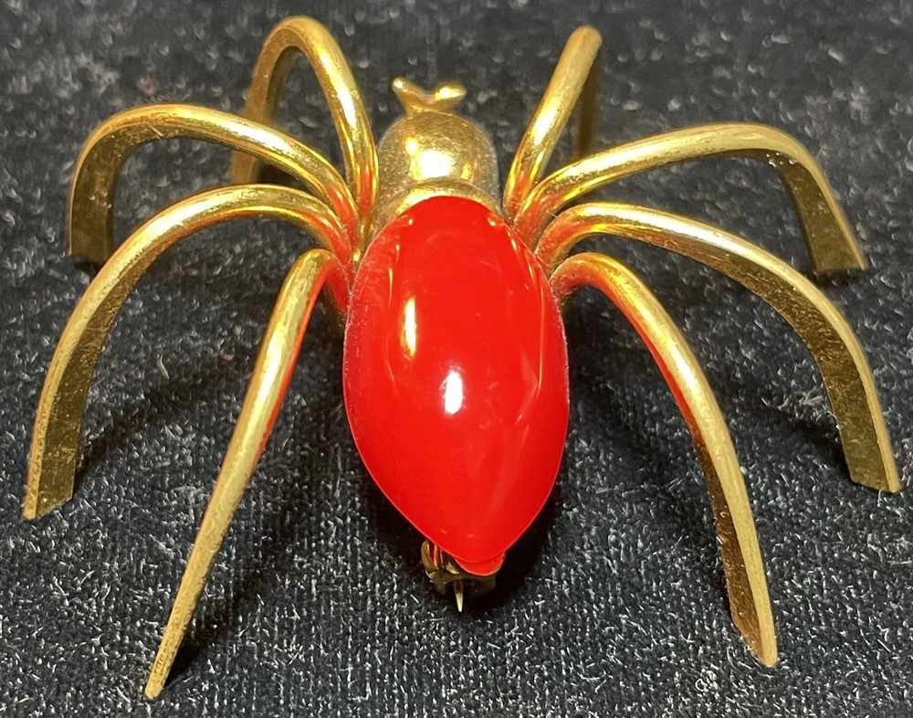 VTG 1930s-40s SPIDER BROOCH CHERRY RED BAKELITE & GOLD PLATED BRASS BODY MINTY!