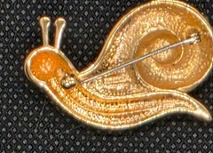 Vintage Krementz Snail Brooch Gold Tone Signed Quality Crystals Beautiful 1.25″