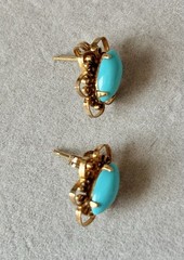 Vintage gold tone filigree flower cabochon maybe turquoise stud earrings lovely