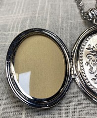 Vintage Whiting & Davis Locket Necklace Pendant 50s Floral Repousse Detail 28in
