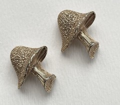 Vintage Pair Lot of 2 Mushroom Brooches Pins Brushed Gold Tone 1970s Boho Petite