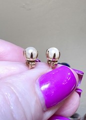 LOVELY Vintage 14 Kt. Yellow Gold Lustrous White Round Pearl Stud Earrings