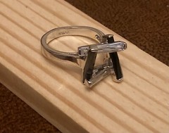 Vintage Estate Marked 18K GE Clear & Black Glass Bar Ring Deco Modernist Sz 9.75