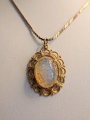 Vintage Oval Opalite(?) & Gold Tone Filigree Pendant Necklace Unsigned