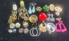 14 Pairs Vintage Earrings Dangling Studs Lot #49.