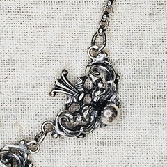Vintage Mid-Century MN 835 Silver Traditional Floral Design 3D Necklace