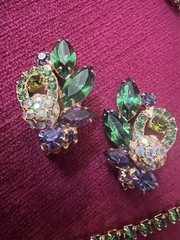VTG JULIANA STUNNING BIB NECKLACE W/ MATCHING EARRINGS SET GREEN & AMETHYST