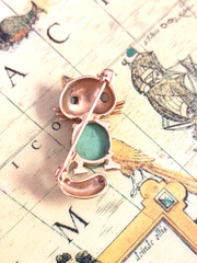 1950’S VINTAGE 14K GOLD CAT PIN PENDANT GREEN STONE