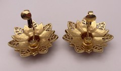 Poinsettia Christmas Red Enamel Rhinestone Goldtone Clip-on Fashion Earrings