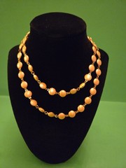 Vintage Avon Pretty Creamy Beige Gold Tone necklace