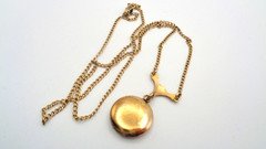 Vintage Gold-Filled Round Photo Locket & Chain Necklace