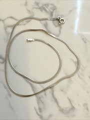 Sterling Silver Signed ITALY GLO 18″ Herringbone Chain necklace 3.1 g – 2mm 925