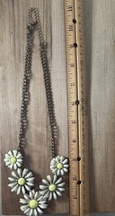 VTG Daisy Cluster Necklace l Cream & Yellow l Center Enamel l Gold Tone