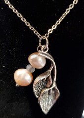 SILVER TONE Calla Lily Pendant with 2 Pink Faux Pearls & 30″ Chain Necklace