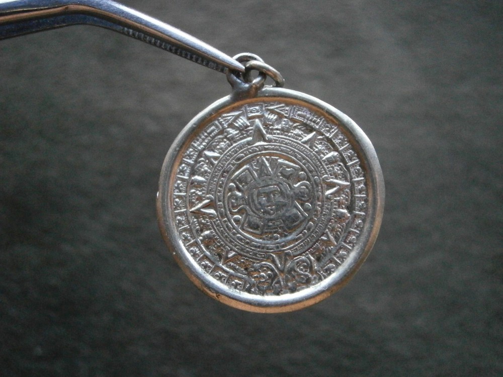 Aztec Maya Calendar Sun God Vintage Shiny Silvertone Bracelet Charm Pendant 2.4g