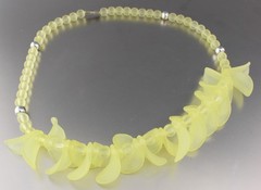 VINTAGE 60’S YELLOW PLASTIC LUCITE BEAD DROP BIB BEAD NECKLACE