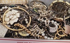 BEAUTIFUL VINTAGE JEWELRY LOT ALL WEARABLE 2 LBS #2 (U get what U C in pics:)