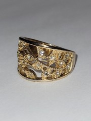 Vintage Goldtone Ring Floral Leaf Style Cocktail Band Clear Rhinestone Accents