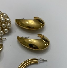 ✨Vintage To Now Lot Of 9 Pairs Beautiful Gold Tone Estate Pierced Earrings✨