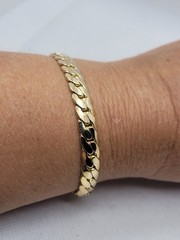 Gold Tone Snake Chain Braslet 8.5in