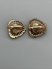 Vintage Signed Kramer Faux Pearl Gold Tone Clip-on Earrings GIFT .75″