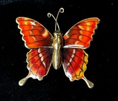 Vintage Gold Tone Enamel Butterfly Brooch / Pin 1 5/8″W X 1.5″T Bug Beautiful