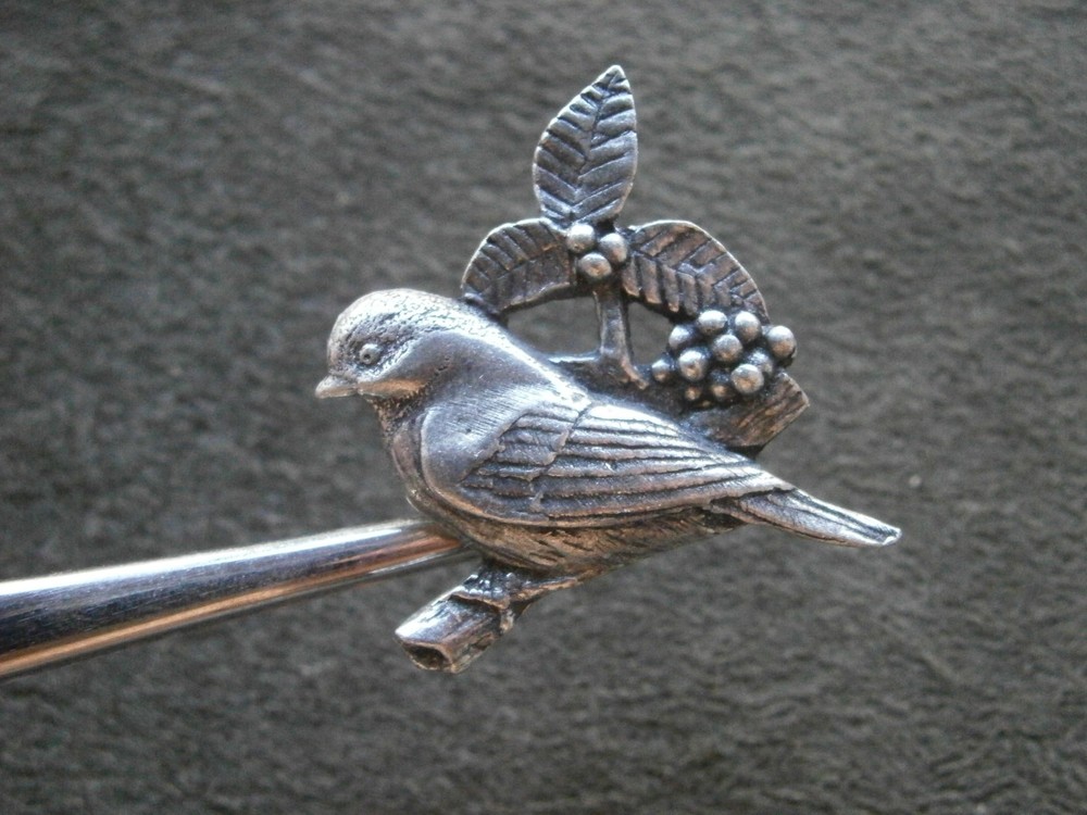 Birds & Blooms Bird on Branch & Berries 2002 Vintage Pewter Pin Brooch 6.1g