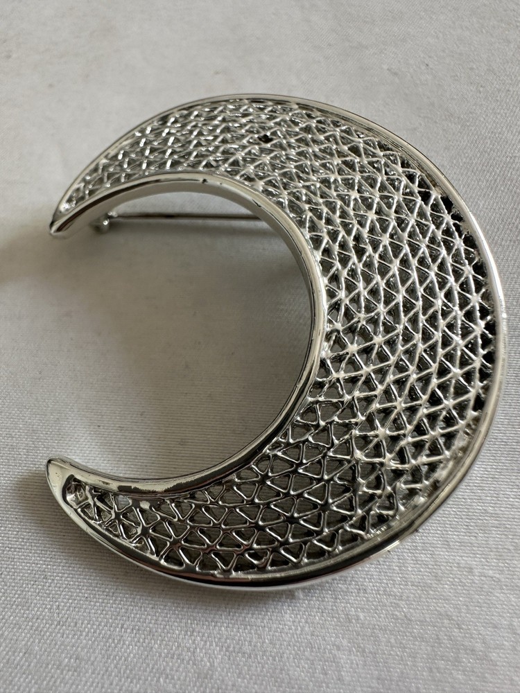 Vintage Signed SARAH COVENTRY 1968 Titled CRESCENT Metal Mesh MOON Pin BROOCH