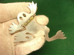 RATHER LARGE HANDCRAFTED ALUMINUM (or ALUMINUM ALLOY) BROOCH – “GHOST EYES’ FROG