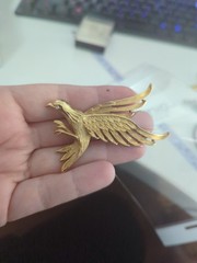 Large Vintage Americana Gold-Tone Eagle Brooch 2.5in Rhinestone Eye Bird Pin