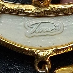 Vintage Signed TONA Angel Brooch Whit Dengle Belolil “When A Bell Ring… 16.224