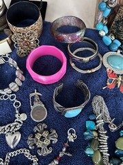 Vintage Jewelry Lot; Wear, Craft & Repair To Excellent Approx 100 Pieces