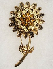 Vintage 1960’s Amber/Clear Rhinestone Goldtone Flower Brooch Pin w/ Secure Clasp