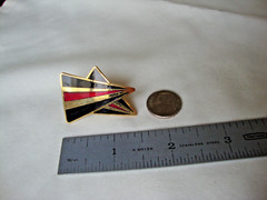 Vtg Samuel Huang Designer Cloisonne Triangles Black Red Gold Tone Scarf Clip