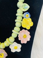 VINTAGE Flying Colors 80-90”s NECKLACE Flowers Pansy Leaves Colorful