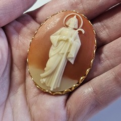 Gold Tone Pink Cameo Oval Brooch