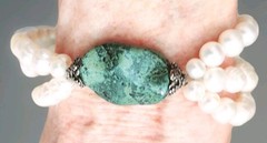 Vintage Cultered TRIPPLE STRAND White Pearl And GREEN Cabochon Bracelet ~8.5in.