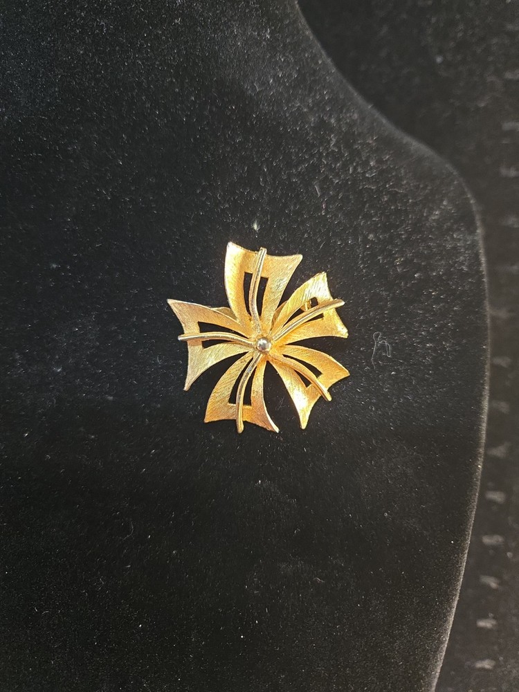 J J Vintage Abstract Flower Textured Gold Tone 1.75″ Brooch (I-5)