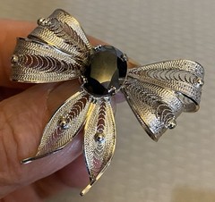Vintage Sorrento Sterling Silver Filigree Ribbon Bow Brooch Hematite Gemstone